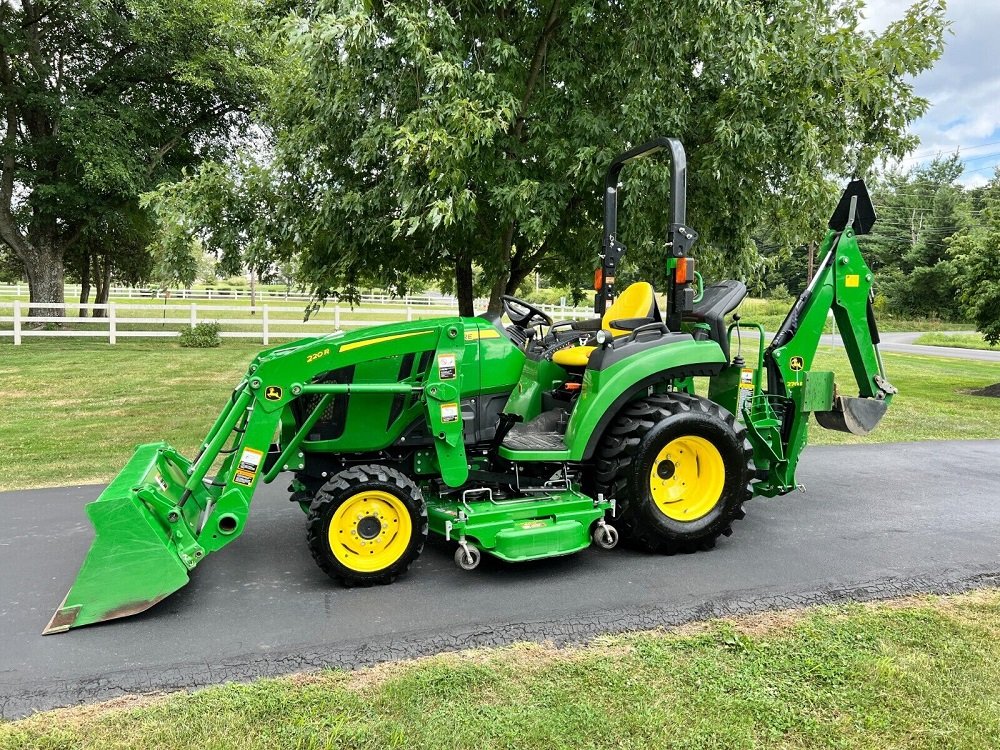 2018 John Deere 2032R 4x4 Utility Tractor