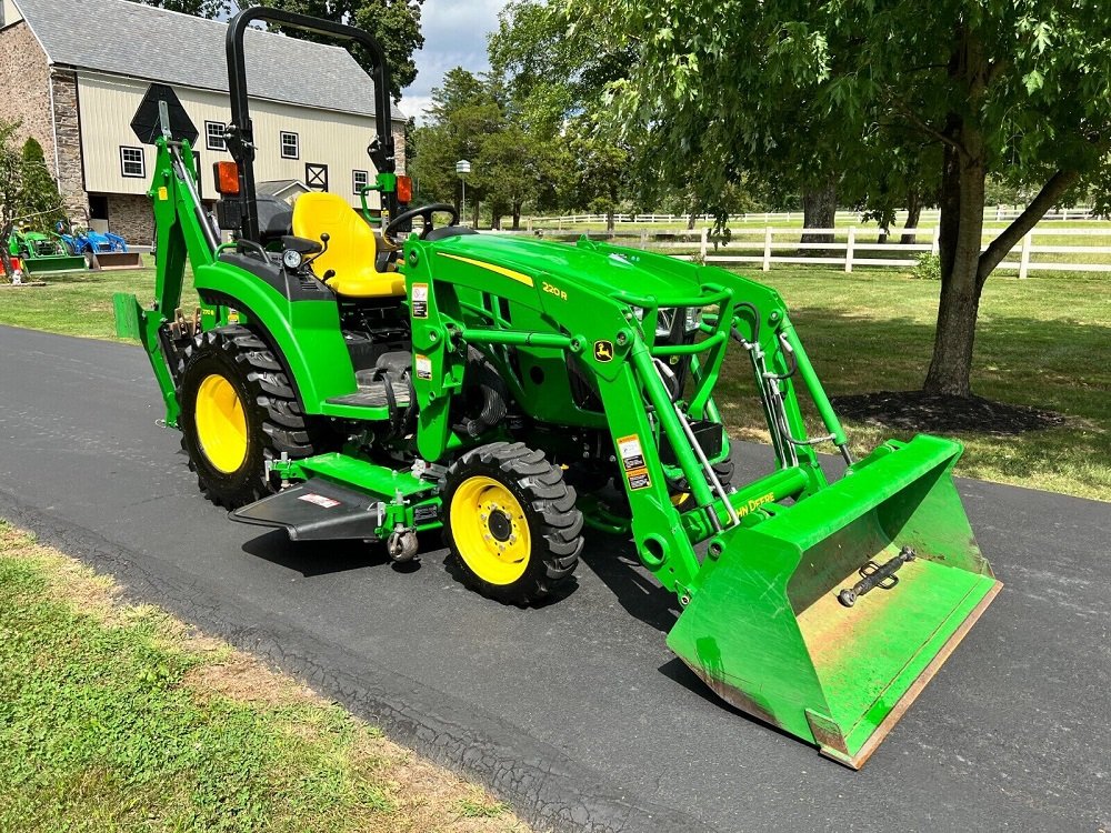 2018 John Deere 2032R 4x4 Utility Tractor